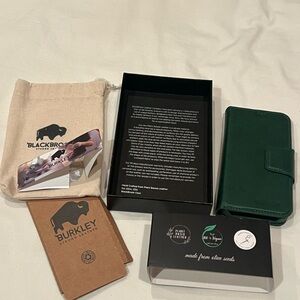 NWT Blackbrook Leather Folio Case - GREEN (Retail $89)